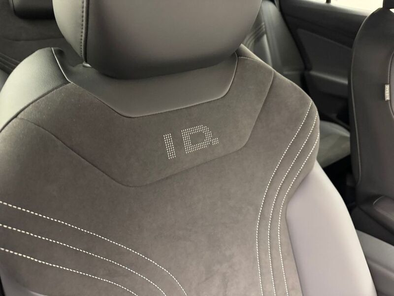 Gebraucht VW ID.4 Pro Performance 150 kW (204 PS) 2023 Grenadillschwarz metallic SUV