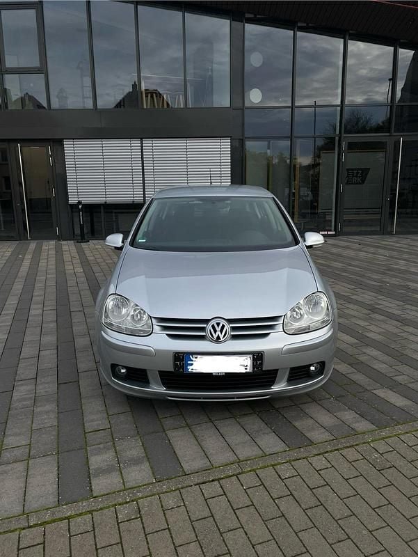 Grau Gebraucht 2005 VW Golf V Limousine | 3.900 € (Fairer Preis) - Bild 1/4