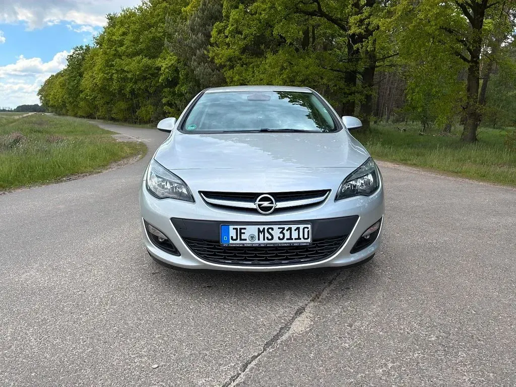 Gebraucht Opel Astra Edition 120 PS (88 kW) 2015 Silber Limousine