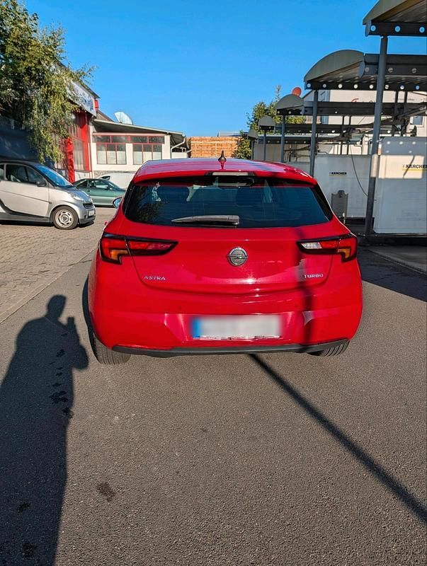 Rot Gebraucht 2018 Opel Astra Edition Limousine | 8.999 € (Guter Preis) - Bild 1/4
