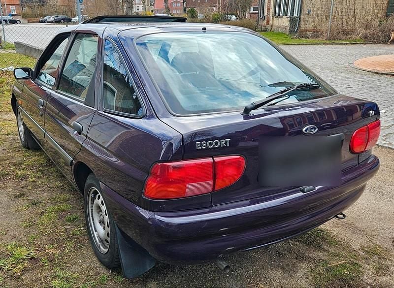 Gebraucht Ford Escort 90 PS (66 kW) 1997 Violet Limousine