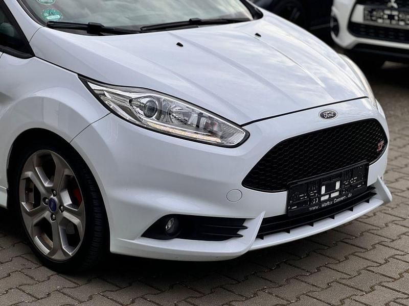 Gebraucht Ford Fiesta ST 182 PS (133 kW) 2016 Weiß Kleinwagen