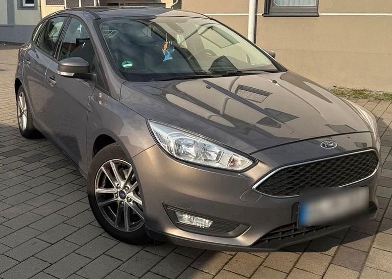 Gebraucht Ford Focus Titanium 125 PS (91 kW) 2015 Beige Limousine