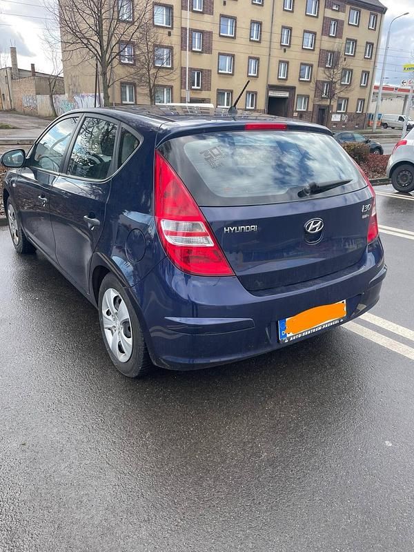 Gebraucht Hyundai i30 110 PS (80 kW) 2009 Blau Limousine