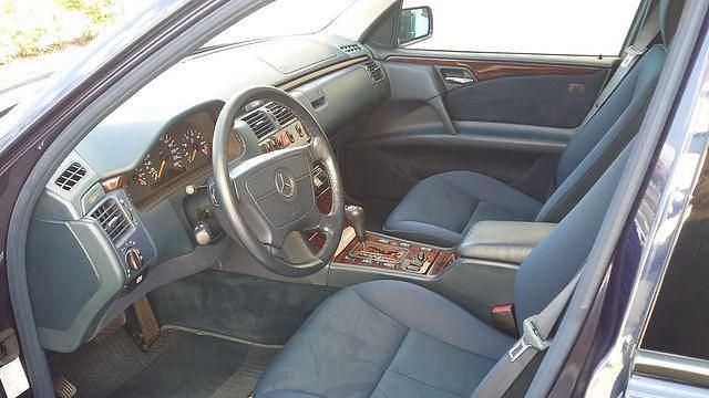 Gebraucht Mercedes E240 170 PS (125 kW) 1999 Blau metallic Limousine