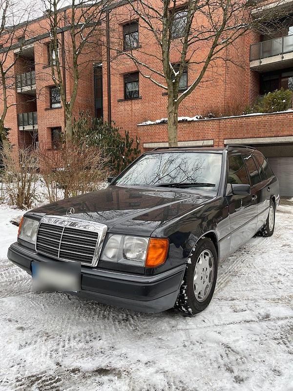 Gebraucht Mercedes 220 150 PS (110 kW) 1993 Schwarz Kombi
