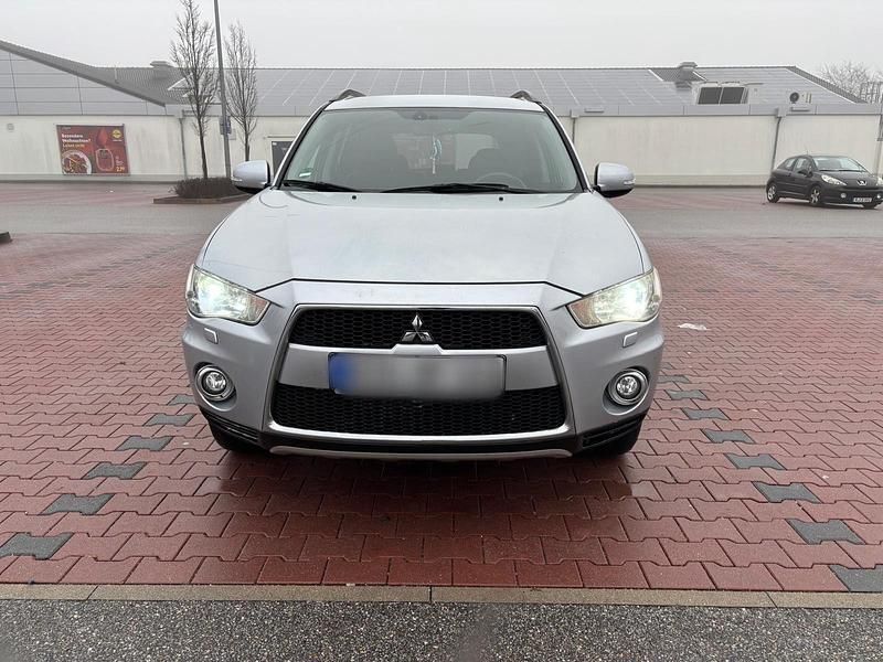 Gebraucht Mitsubishi Outlander Intense 156 PS (114 kW) 2012 Grau SUV