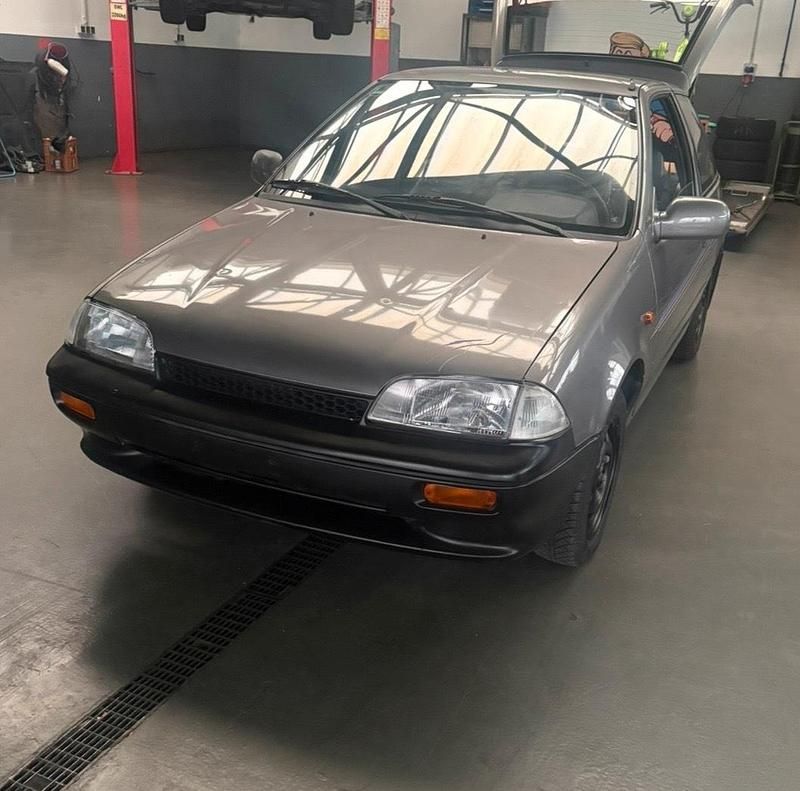 Gebraucht Suzuki Swift 54 PS (39 kW) 1991 Grau Kleinwagen