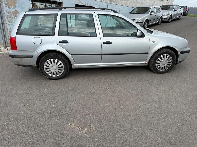 Gebraucht VW Golf IV 101 PS (74 kW) 2002 Silber Kombi
