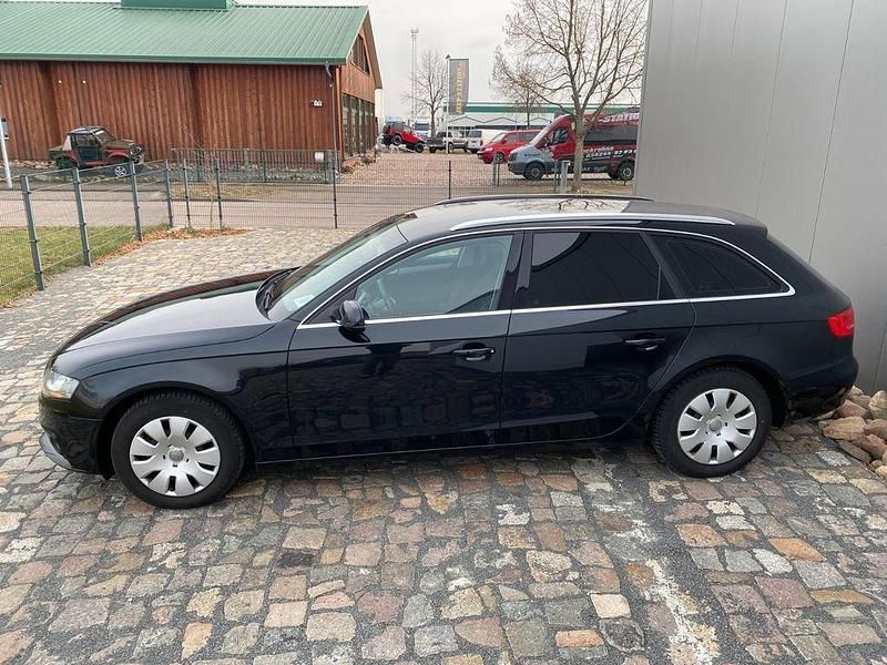 Gebraucht Audi A4 Attraction 120 PS (88 kW) 2011 Schwarz Kombi