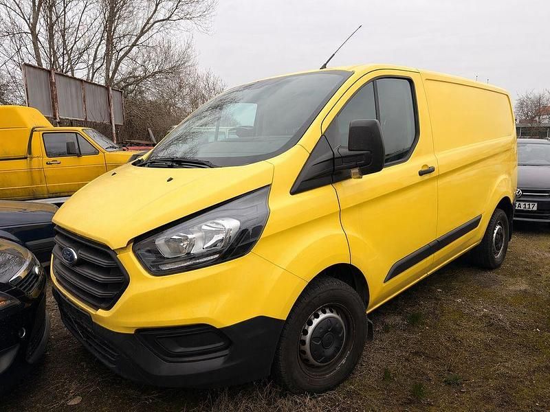 Second-hand Ford Transit Custom 105 CP (77 kW) 2018 Galben Monovolum