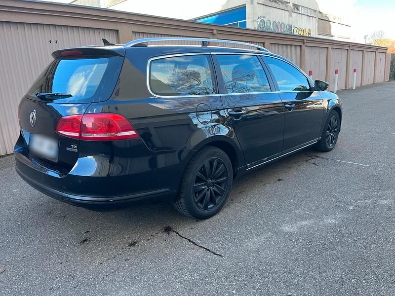 Gebraucht VW Passat 105 PS (77 kW) 2012 Schwarz Kombi
