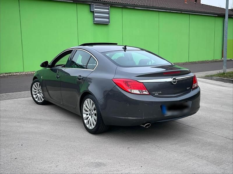 Gebraucht Opel Insignia 140 PS (102 kW) 2011 Grau Limousine