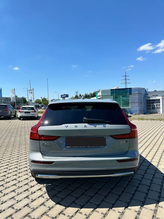 Gebraucht Volvo V60 CC Plus 250 PS (183 kW) 2023 Grau Kombi