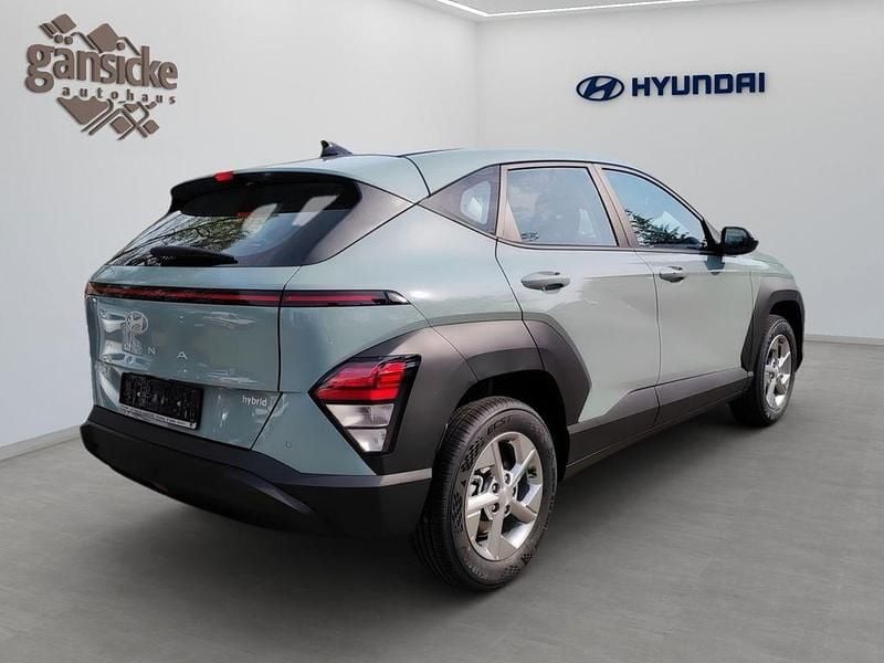 Neu Hyundai Kona Select 141 PS (103 kW) 2025 Mirage green SUV