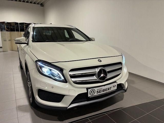 Gebraucht Mercedes GLA200 AMG line 156 PS (114 kW) 2015 Weiß SUV
