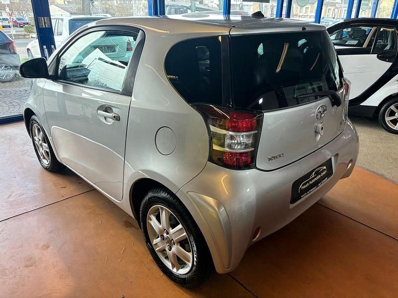 Gebraucht Toyota iQ 68 PS (50 kW) 2009 Silber Kleinwagen