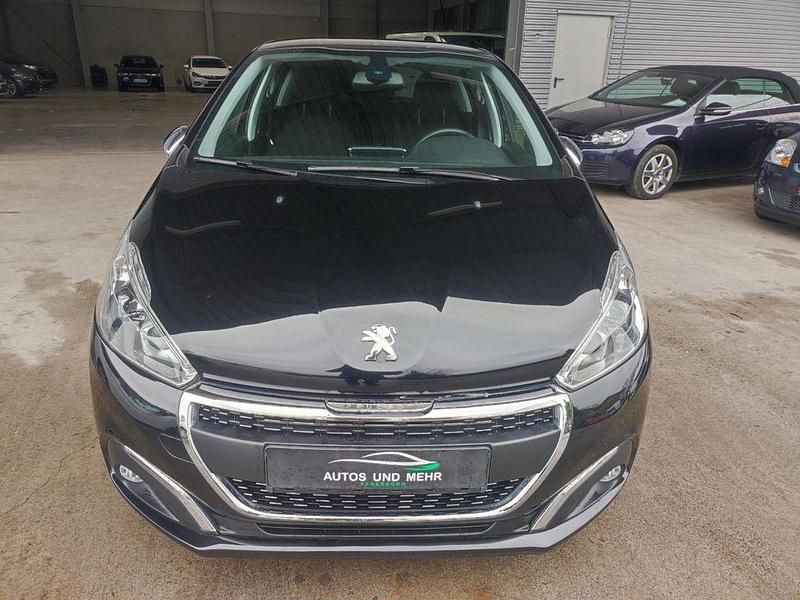 Gebraucht Peugeot 208 Signature Sky 82 PS (60 kW) 2019 Schwarz Kleinwagen
