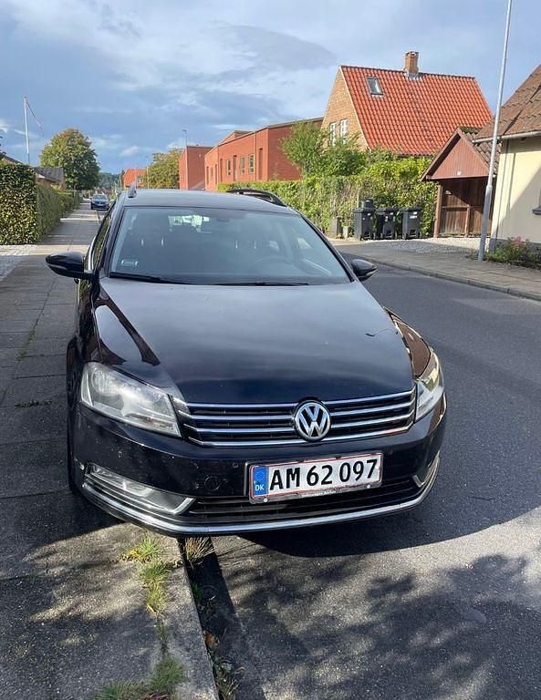 Schwarz Gebraucht 2012 VW Passat Comfortline Limousine | 4.100 € (Guter Preis) - Bild 1/4