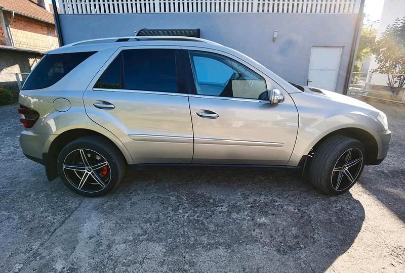 Gebraucht Mercedes ML320 224 PS (164 kW) 2007 Beige SUV