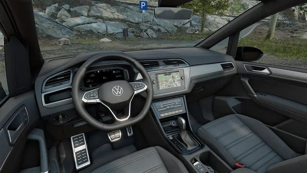 Gebraucht VW Touran R-line 150 PS (110 kW) 2025 Silber Van / Kleinbus