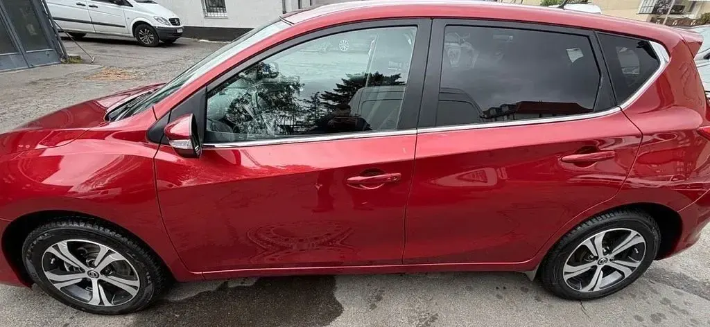 Gebraucht Nissan Pulsar 116 PS (85 kW) 2016 Rot Kleinwagen