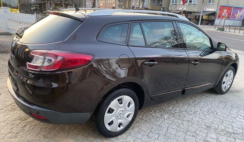 Gebraucht Renault Mégane III Dynamique 131 PS (96 kW) 2012 Braun Limousine