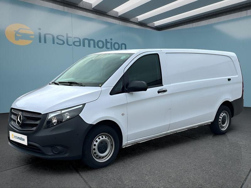 Weiß Gebraucht 2024 Mercedes Vito Van / Kleinbus | 35.199 € (Fairer Preis) - Bild 1/4