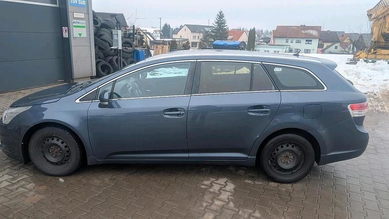 Gebraucht Toyota Avensis T2 126 PS (92 kW) 2011 Blau Kombi