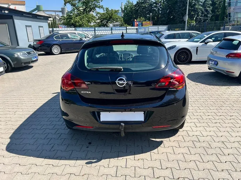 Gebraucht Opel Astra Cosmo 116 PS (85 kW) 2010 Schwarz Limousine