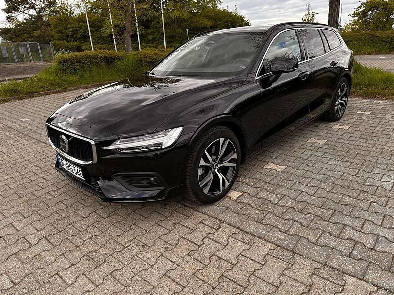 Gebraucht Volvo V60 Core 163 PS (119 kW) 2024 Schwarz Kombi