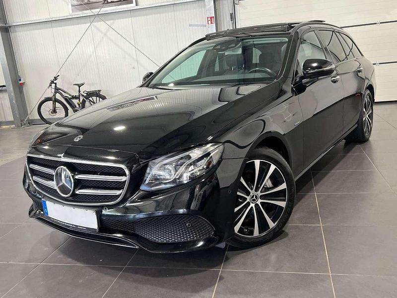 Schwarz/baltic black Gebraucht 2020 Mercedes E300 Kombi | 23.995 € (Etwas zu teuer) - Bild 1/4