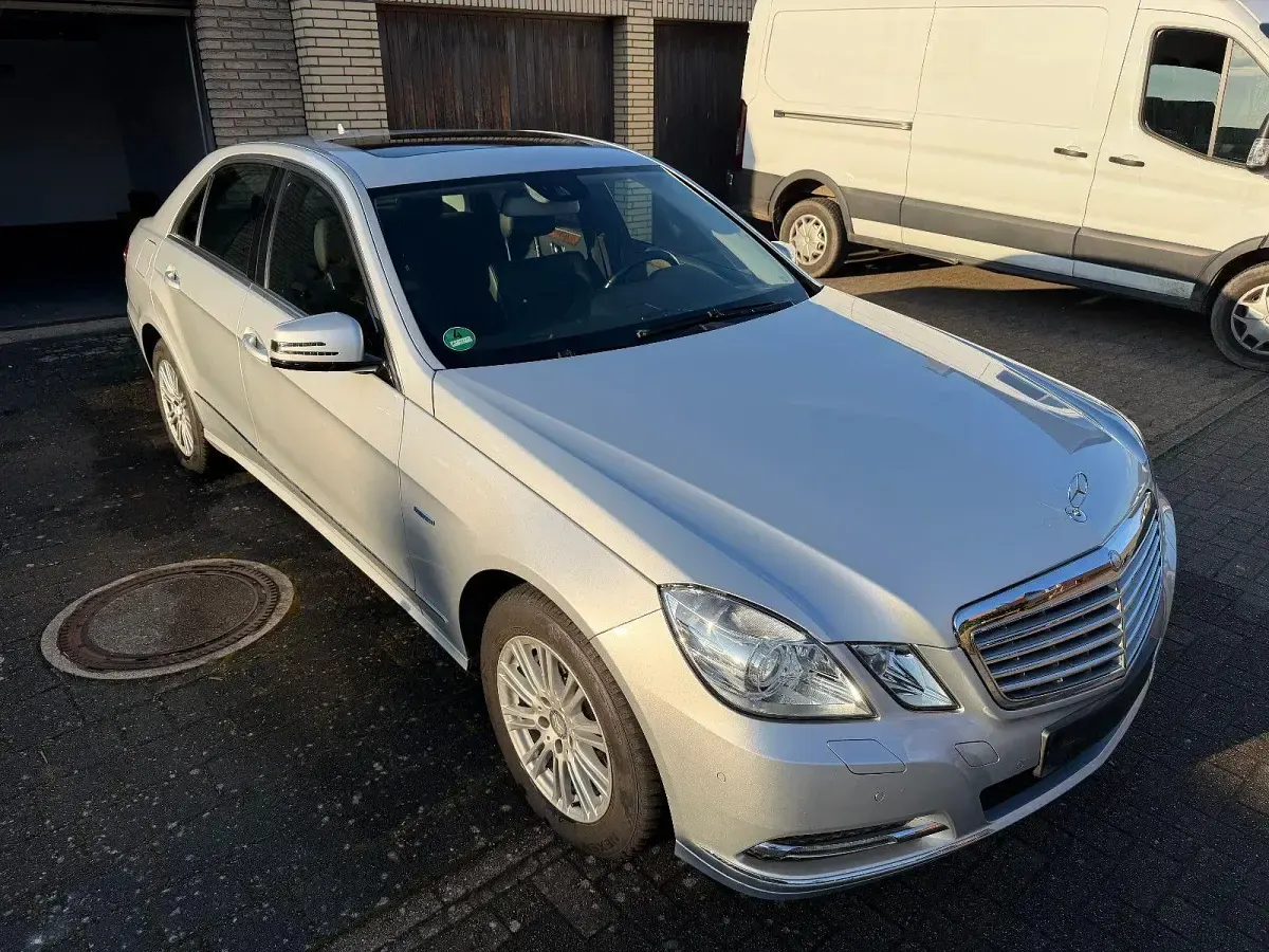 Second-hand Mercedes E250 204 CP (150 kW) 2010 Argintiu Berlinǎ
