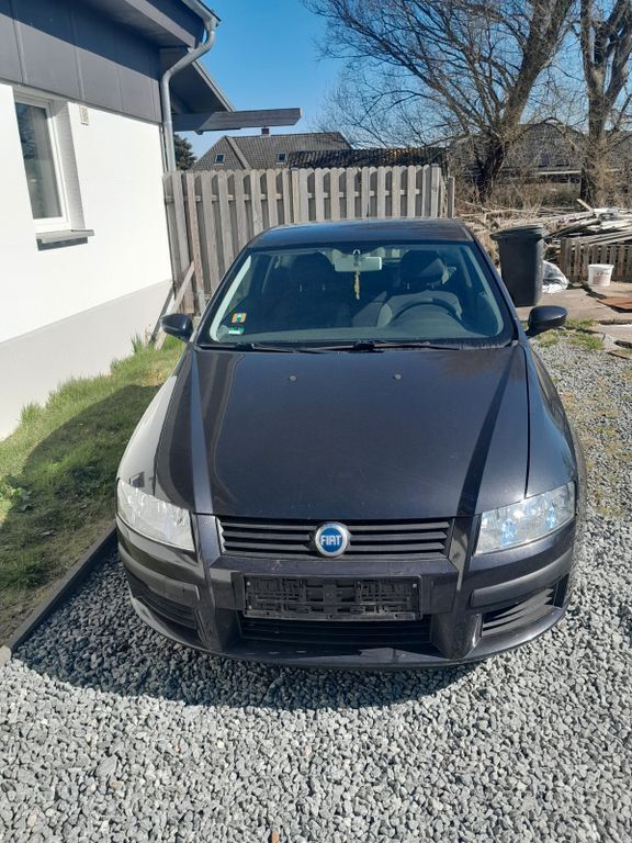 Schwarz Gebraucht 2004 Fiat Stilo Limousine | 700 € (Guter Preis) - Bild 1/4