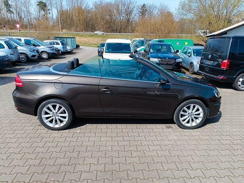 Gebraucht VW Eos 140 PS (102 kW) 2012 Braun Cabrio