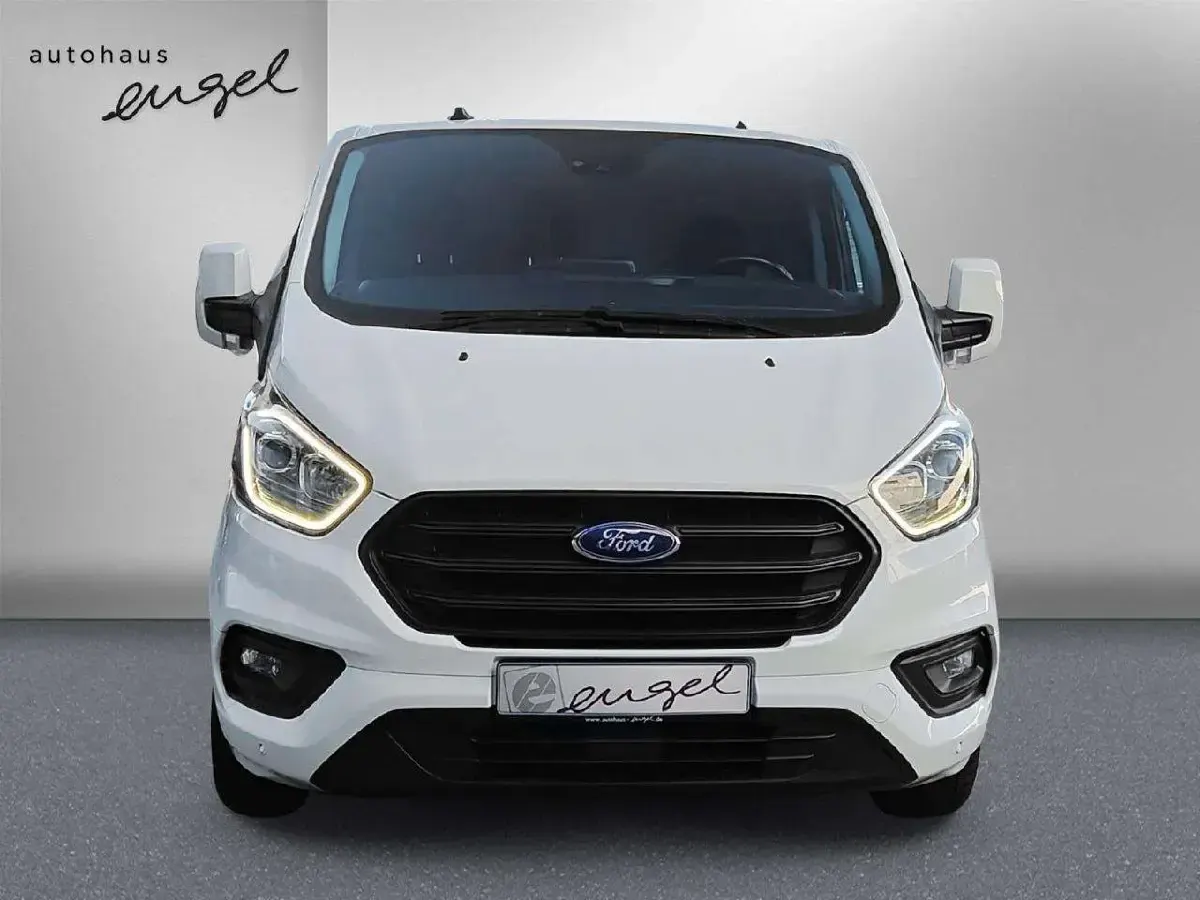 Gebraucht Ford 300 131 PS (96 kW) 2021 Frozen white Van / Kleinbus