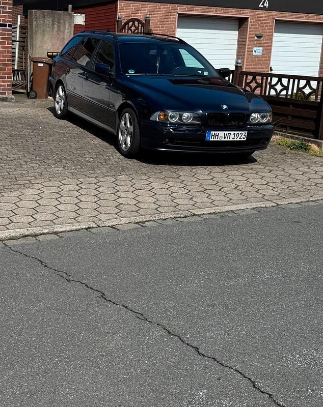 Blau Gebraucht 2001 BMW 525 Kombi | 9.000 € - Bild 1/4