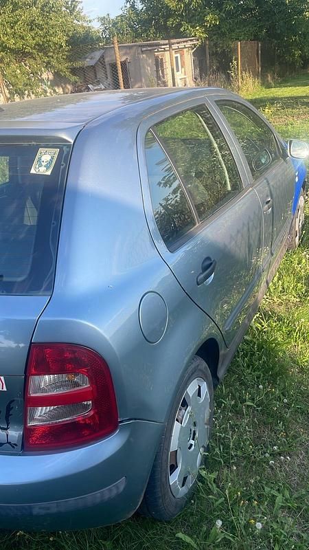 Grau Gebraucht 2004 Skoda Fabia Kleinwagen | 500 € (Superpreis) - Bild 1/4