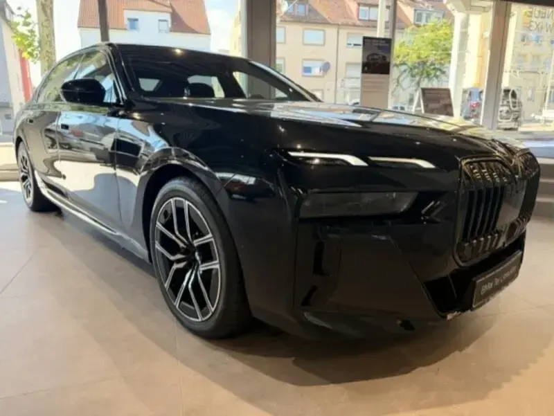 Neu BMW 740 M Sport 286 PS (210 kW) 2026 Saphirschwarz metallic Limousine