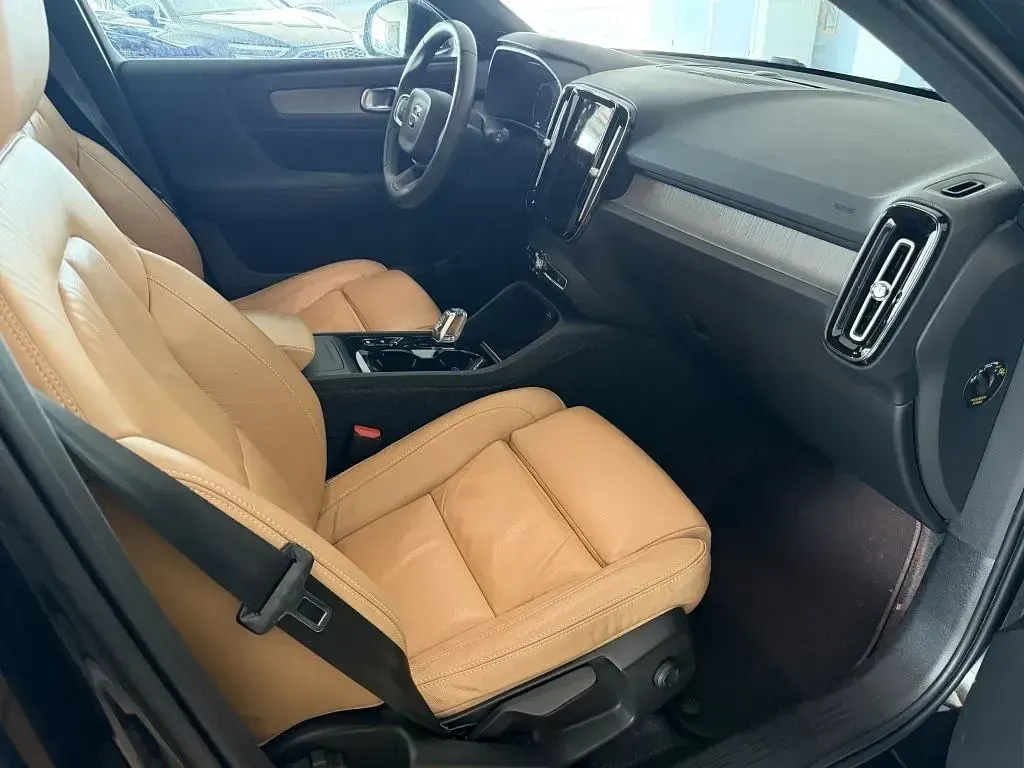 Gebraucht Volvo XC40 Inscription 163 PS (119 kW) 2021 Schwarz SUV