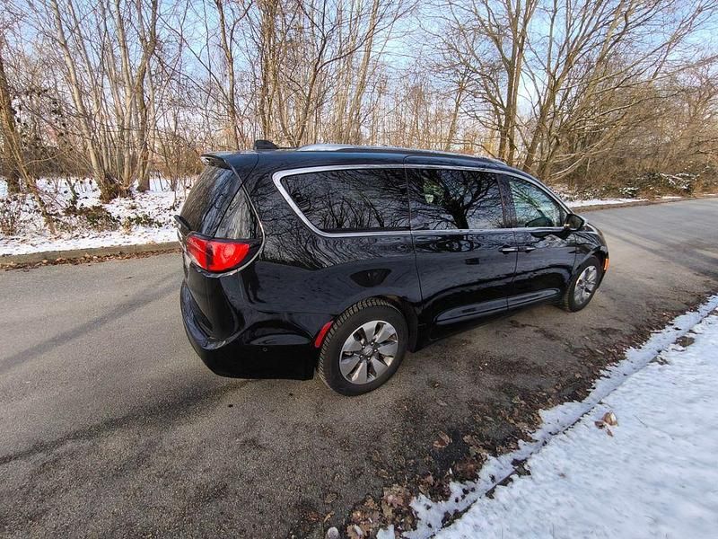 Gebraucht Chrysler Pacifica 264 PS (194 kW) 2017 Schwarz Van / Kleinbus