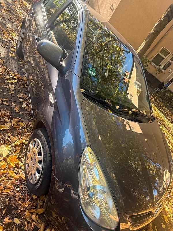 Silber Gebraucht 2011 Hyundai i20 Kleinwagen | 2.300 € - Bild 1/4