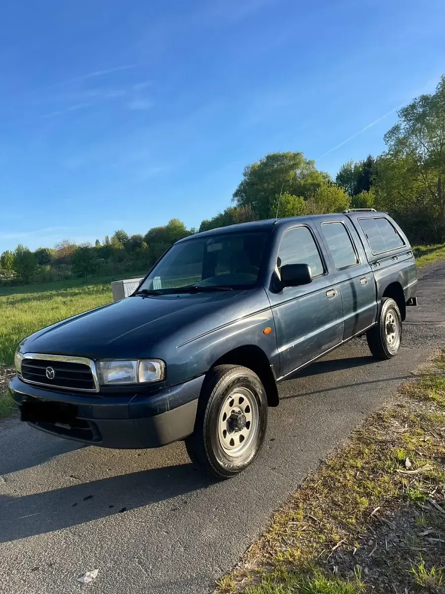 Second-hand Mazda B Series 109 CP (80 kW) 2003 Albastru Pickup