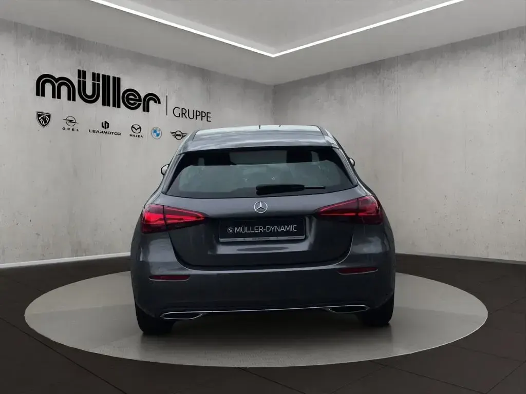 Gebraucht Mercedes 200 150 PS (110 kW) 2025 Mountaingrau  met. (metallic)
