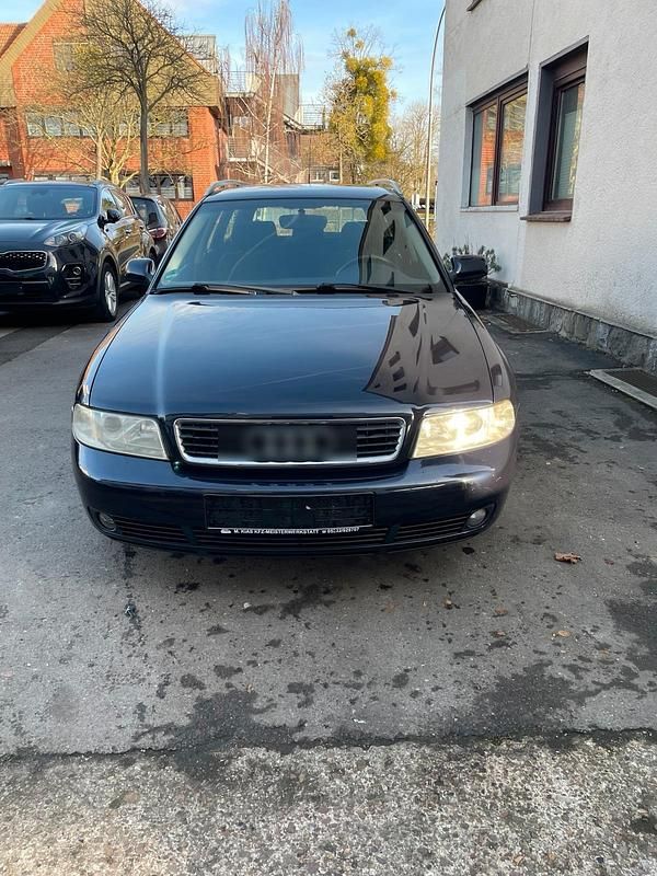 Blau Gebraucht 2000 Audi A4 Kombi | 1.500 € (Fairer Preis) - Bild 1/4