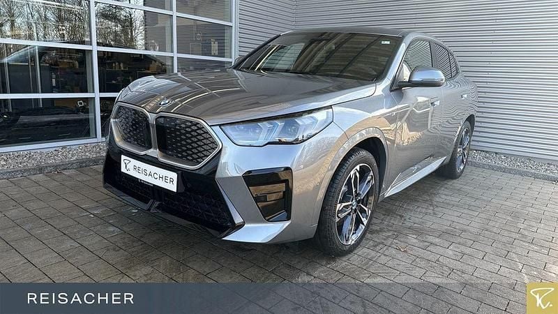 Grau Neu 2025 BMW iX2 M Sport SUV | 52.490 € (Superpreis) - Bild 1/4