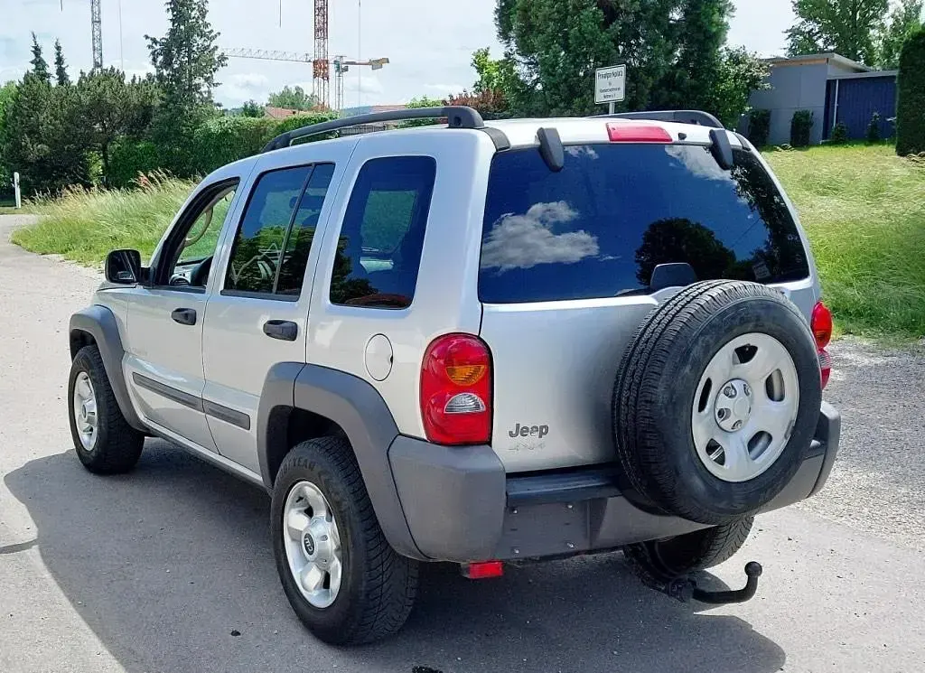 Gebraucht Jeep Cherokee Limited 211 PS (155 kW) 2003 Silber SUV