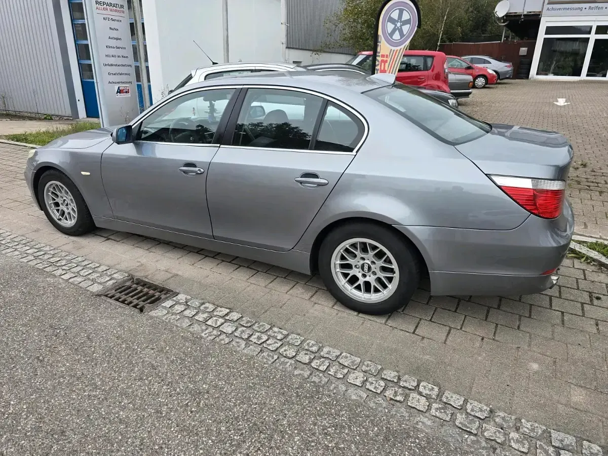 Gebraucht BMW 520 170 PS (125 kW) 2004 Grau Limousine