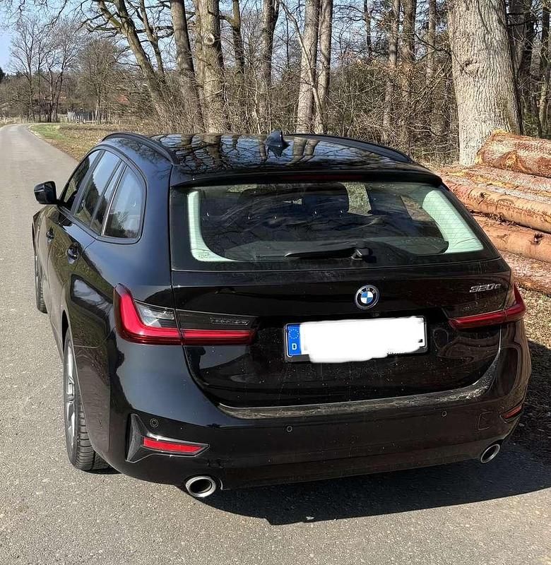 Gebraucht BMW 320e Advantage 163 PS (119 kW) 2021 Schwarz Kombi