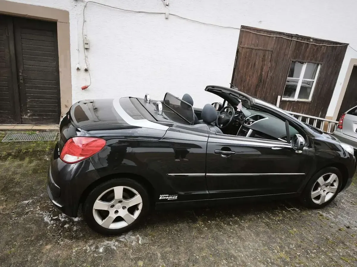 Gebraucht Peugeot 207 CC Access 120 PS (88 kW) 2014 Schwarz Cabrio